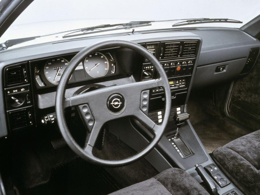  Opel Monza 1982 года  (фото 8 из 11)